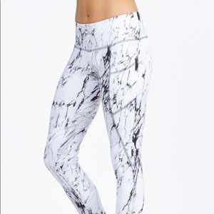 Bandier Strut This marble 3/4 leggings